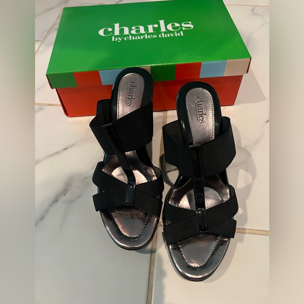 Charles by Charles David black & tan wedges 🖤
